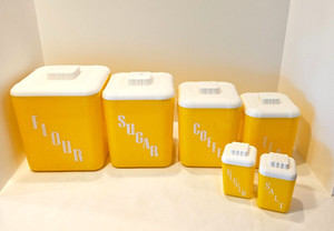 Vtg Rona Plastic Corp Yellow 4 pc Plastic Canister Set + Matching Salt & Pepper