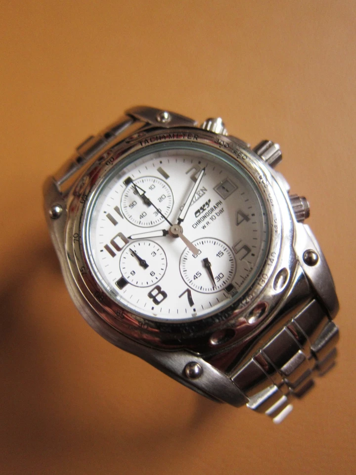 Reloj Citizen Oxy Cronógrafo 0510-S72129 MST Hombre con Esfera Blanca Foto 2 de 4