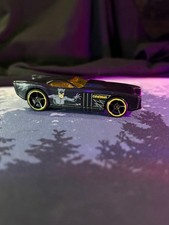 Hot Wheels Batman Catwoman Catmobile.................