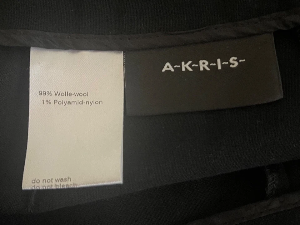 Akris Black 99% Wool 1% Poly Side Zipper Straight Leg Dress Pants, Size 8 (US) - Image 2 of 4