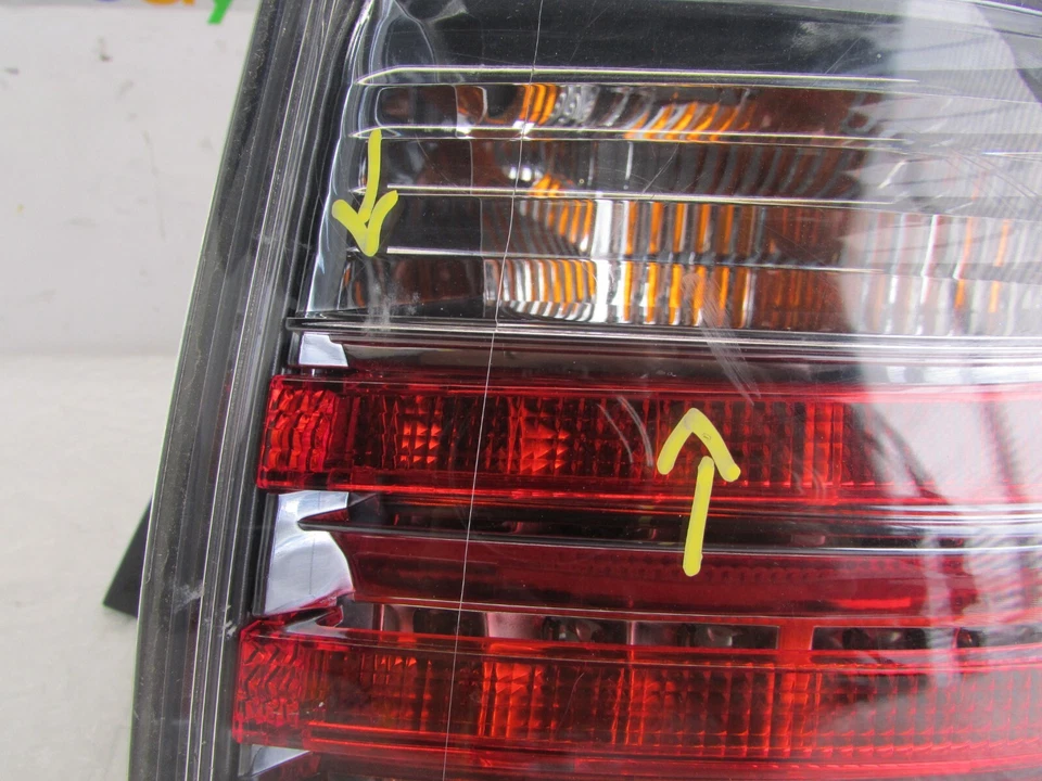 LEXUS CT200H 2011-12-13-14-15-16-2017 LUZ TRASERA PASAJERO DERECHO CUARTO PANEL Foto 4 de 4