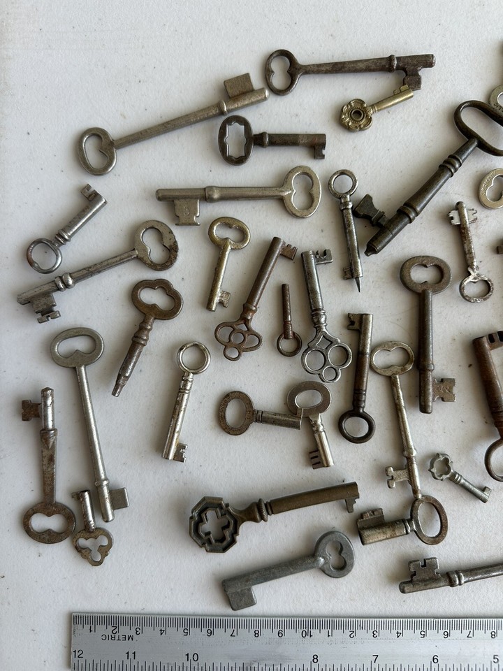 Antique Vintage Skeleton Key Lot Old Padlock Barrel Keys Door Locks