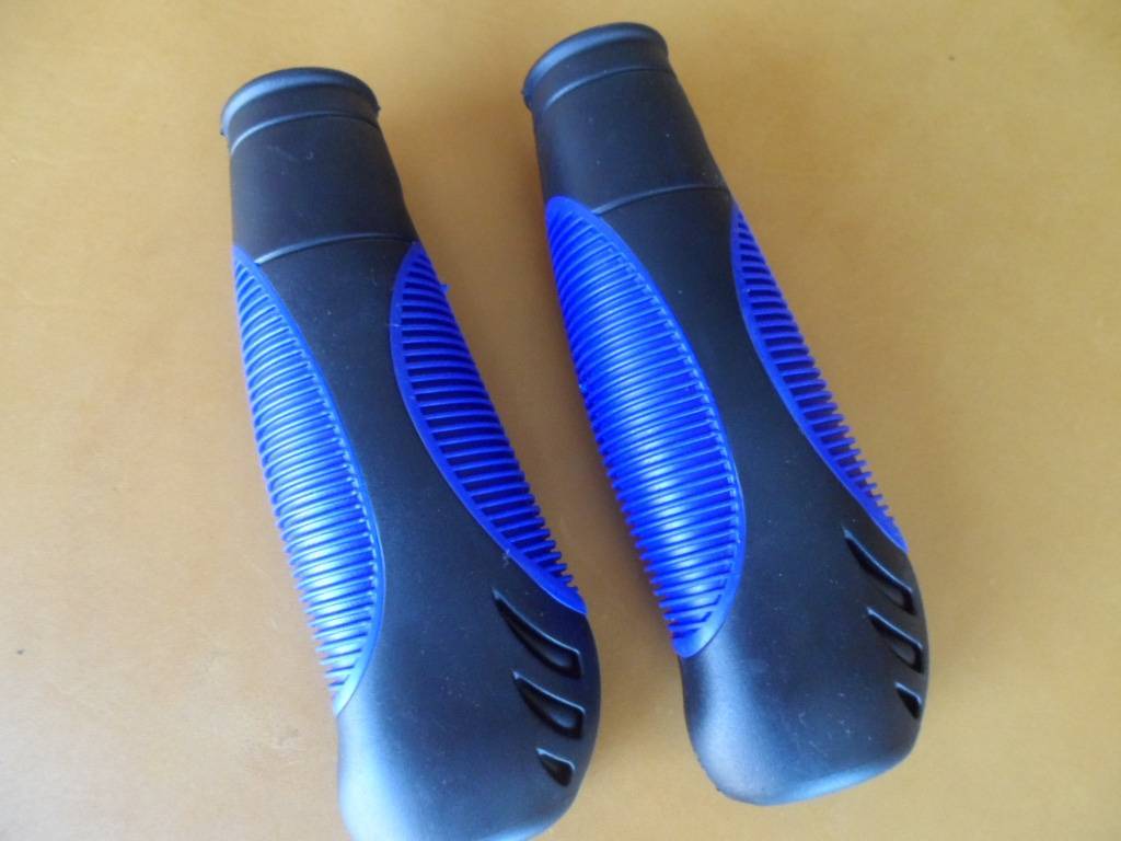 *New Pair Black & Blue Rubber Handlebar Grips Mountain Road Track Bike Bicycle