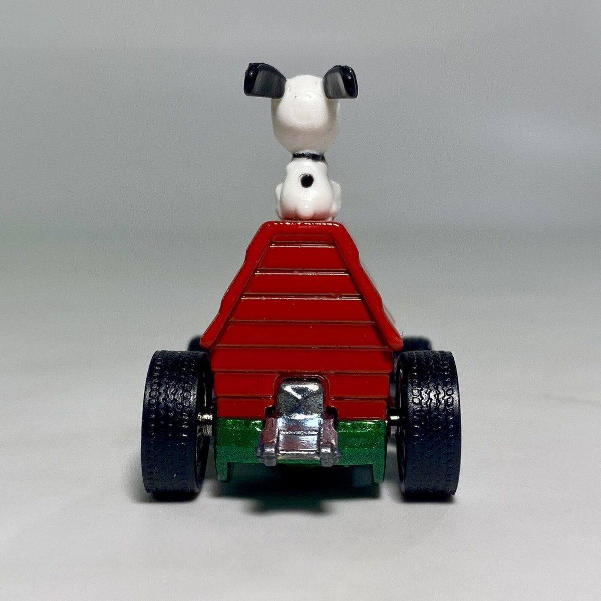 Peanuts Snoopy 1:64 Premium Pop Culture Diecast Diorama Model Car