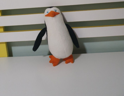 PENGUINS OF MADAGASCAR CHARACTER PLUSH TOY! SOFT TOY ABOUT 21CM TALL KIDS TOY!