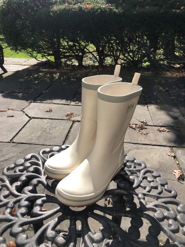 Helly Hanson Size 7 womens Off White 