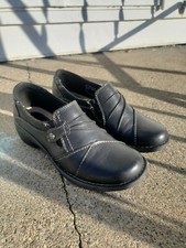 Earth Origins Gates Black Leather Clogs Women's Size 8M