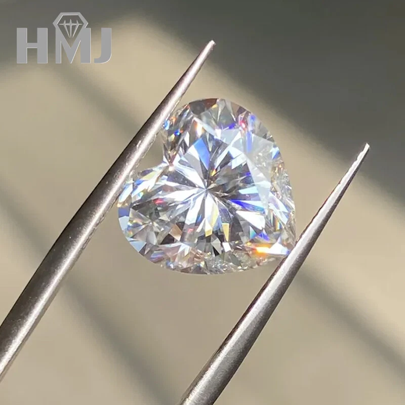 White D Color Heart 3EX Cut Moissanite Stone VVS1 With GRA Certificate 0.3~5ct  - Image 2 of 4