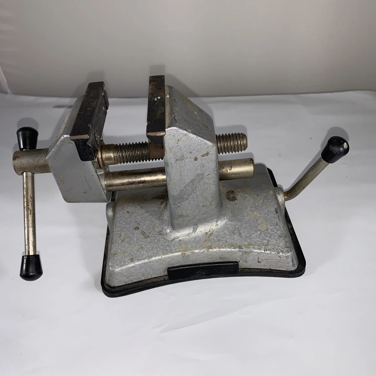 Vacuum base vise online