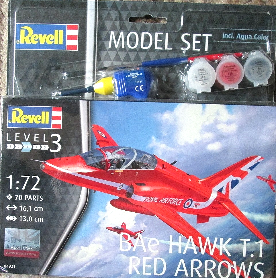 REVELL  BAe Hawk T.1 Red Arrows 1:72 Aircraft Model Kit - New