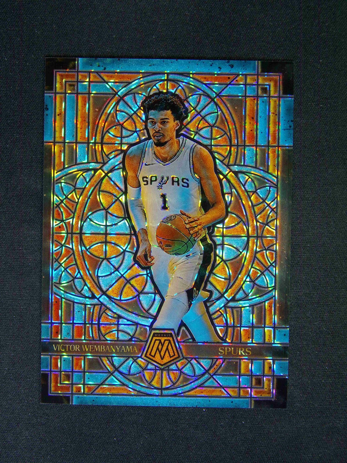 2024-25 Panini Mosaic Victor Wembanyama #21 Stained Glass Case Hit SSP