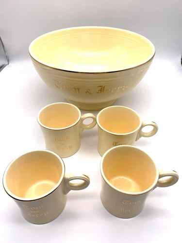 00502 Vintage Fiestaware Bowl & 4 Cups, Tom & Jerry w/ Gold Letters