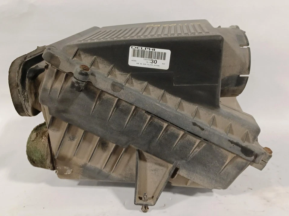 Used Air Cleaner Assembly fits: 2001 Chevrolet Suburban 1500 classic style creas - Image 2 of 4