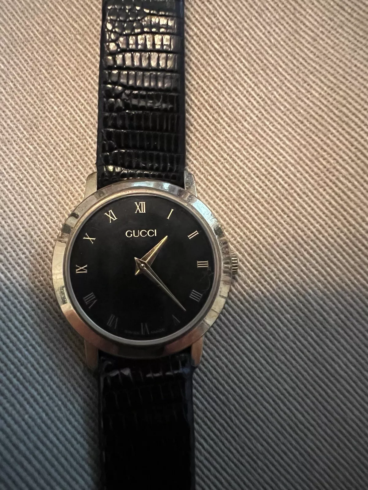 Montre femme vintage Gucci 2200L plaqué or