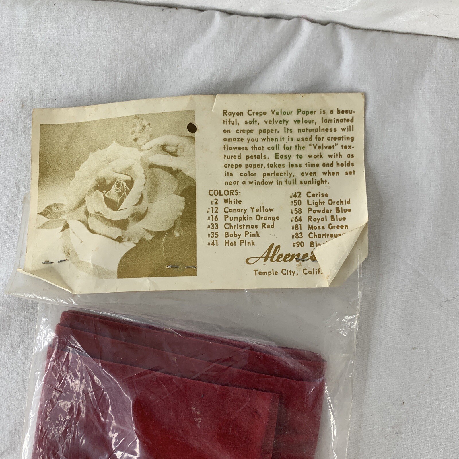 Vtg Aleene's craftmaker velvety rayon crepe velour paper 20x40 christmas red NOS