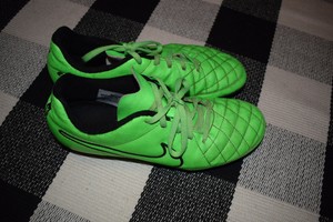 youth tiempo soccer cleats