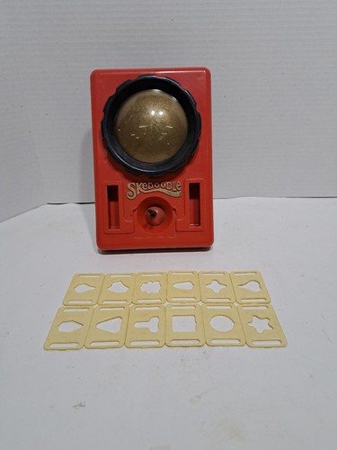 Vtg 1979 Skedoodle Etch-A-Sketch Drawing Toy 12 Templates Hasbro EUC Needs Clean - Picture 3 of 12