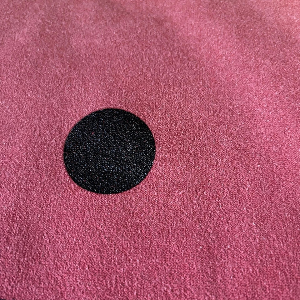 Manduka Yogitoes Skidless Hot Yoga Mat Toalla Rojo Gris 66x23 pulgadas Foto 2 de 4