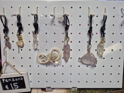 Variety pack bulk crystal jewelery neclaces hand wrapped with wire