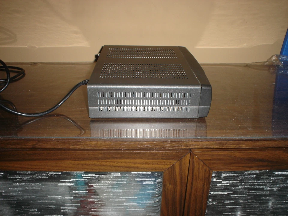 Hughes Network Systems DirecTV Plus SD Satellite Receiver HIRD-E1 - NOT WORKING - Image 2 of 4