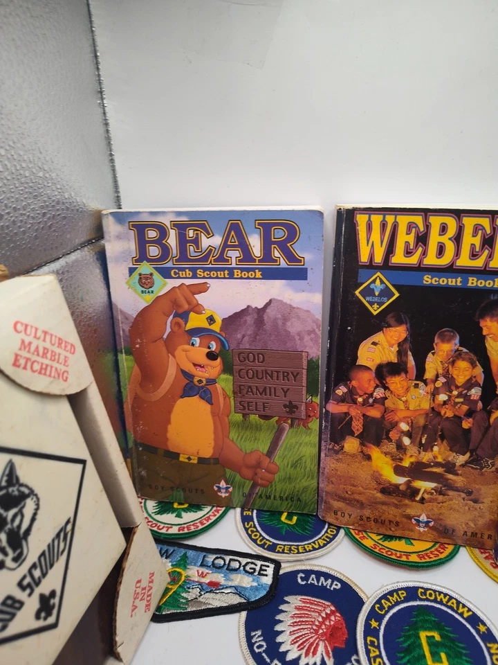 BSA HUGE PATCH LOT. BOY SCOUTS OF AMERICA. & Books Nice Vintage Condition - Image 3 of 4