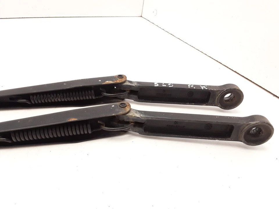 Saab 9-7X 4.2 213kW Petrol 2006 LHD Front Windscreen Wiper Arm Set - Image 4 of 4