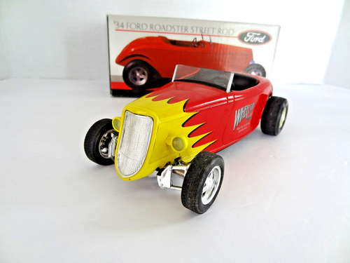 Liberty Classics Ruote del Tempo 1934 Ford Roadster Diecast Coin Bank - Foto 2 di 16