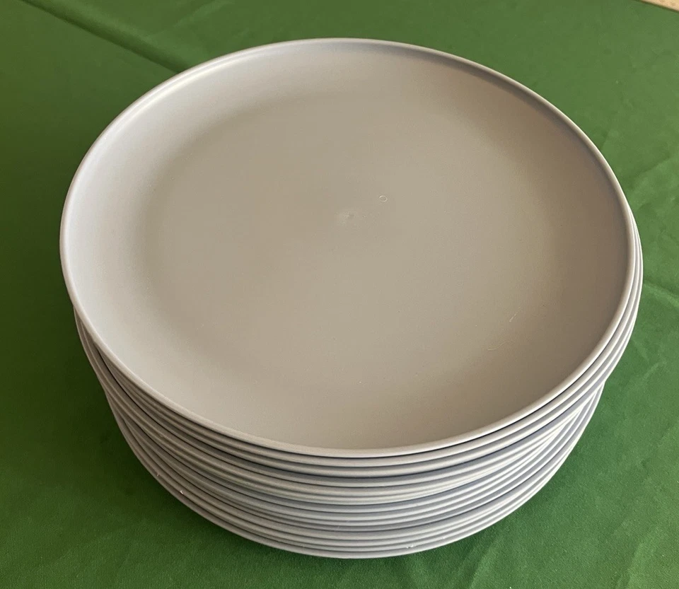17 PLATOS DE PLÁSTICO MAINSTAYS - CENA - COLOR AZUL CLARO SE VENDE TAL CUAL Foto 2 de 4