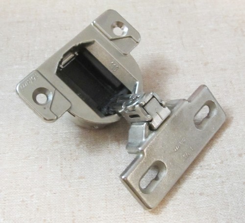 Blum COMPACT 110° Hinges 30.310-11.02 w/ 130.113-01.02 Mount Plate, 1-1/4" OL
