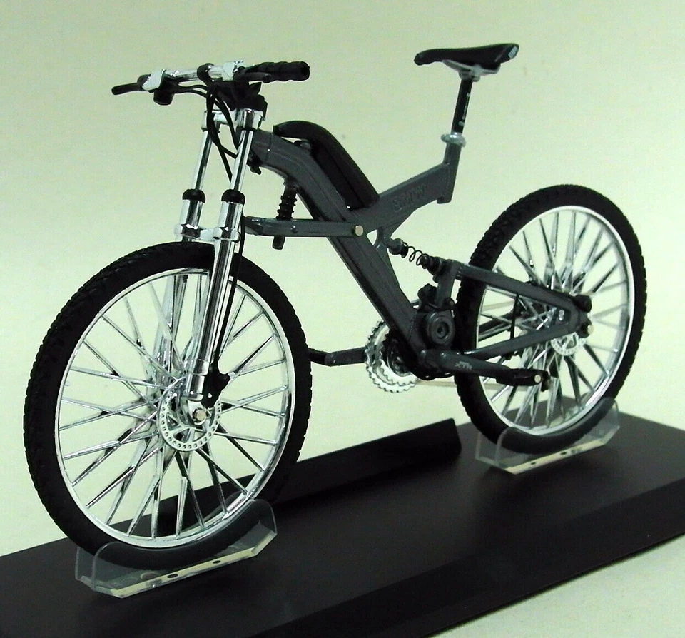 Welly 1/10 Scale - BMW Q6.S XTR Diecast and Plastic Model Bicycle and Stand - Image 3 of 4