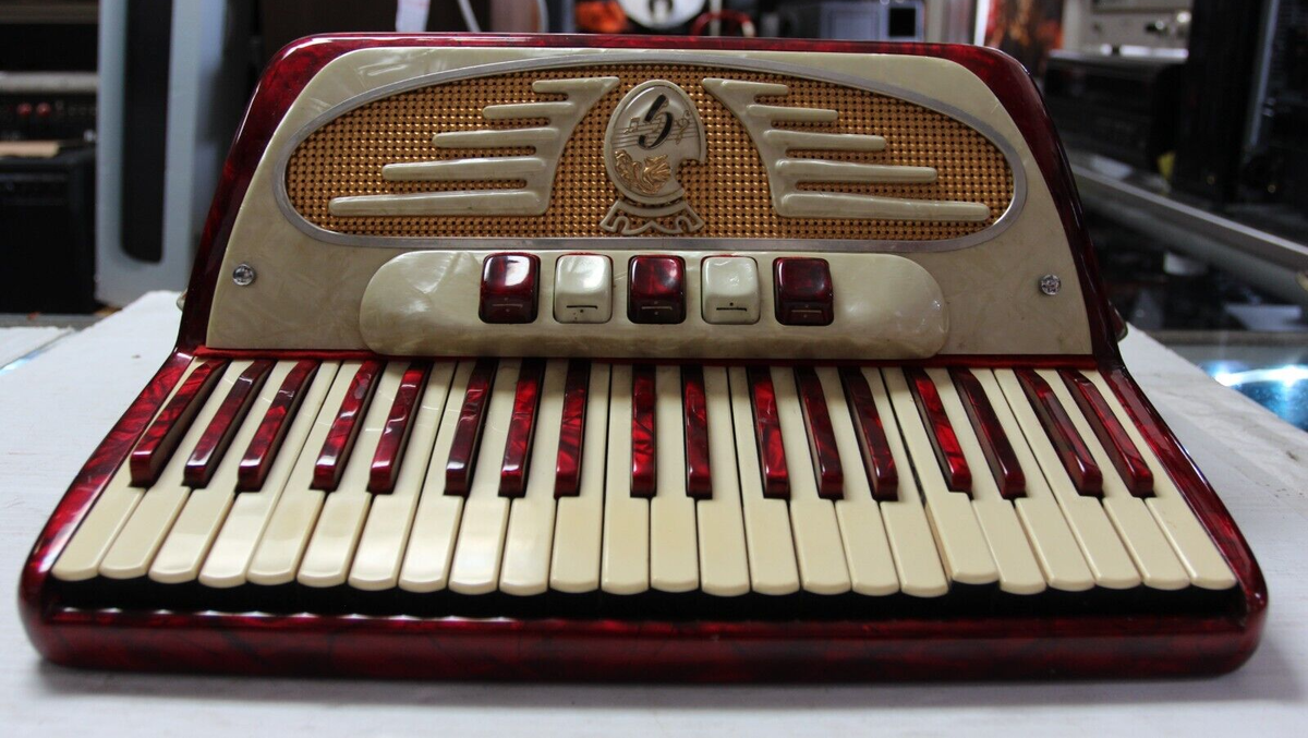 Galanti accordion: FW 520 MM w/ case, Made in Italy NICE Galanti accordion: FW 520 MM w/ case, Made in Italy NICE