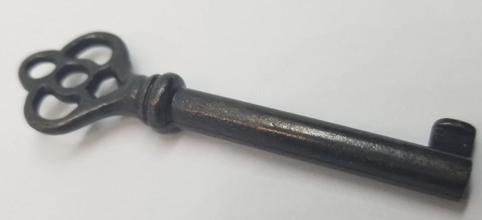 Antigua llave de latón cerradura esqueleto vintage antigua elegante cromo joyería adorno pátina Foto 3 de 4