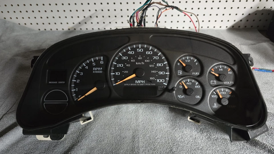 2000-2002 Silverado, Sierra, Tahoe, Suburban, Yukon, Avalanche Gauge Cluster - Image 2 of 4
