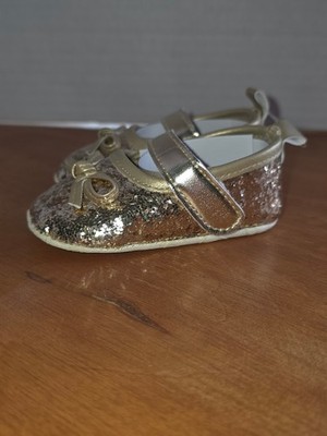 Gold glitter Mary Janes- sz 0-6 months