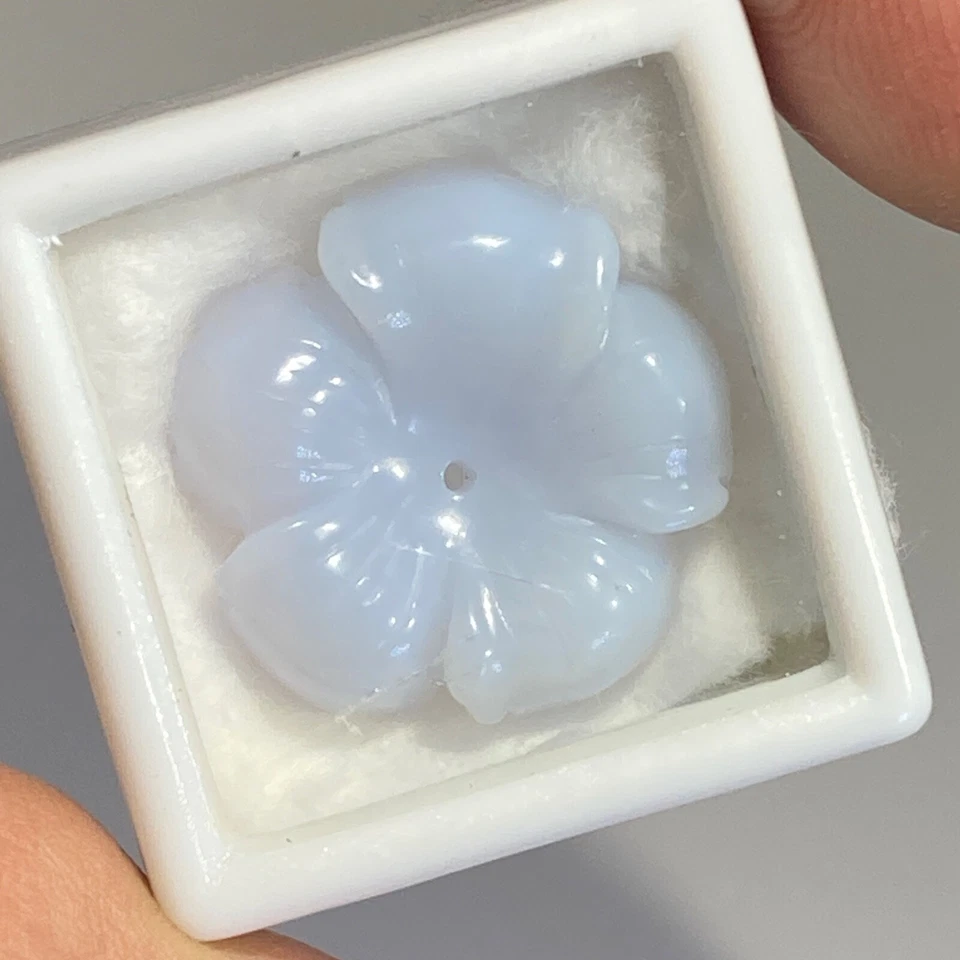 Flower Carving Light Blue Chalcedony Gem Center Hole 20mm Round Gem 17ct e14 - Image 4 of 4