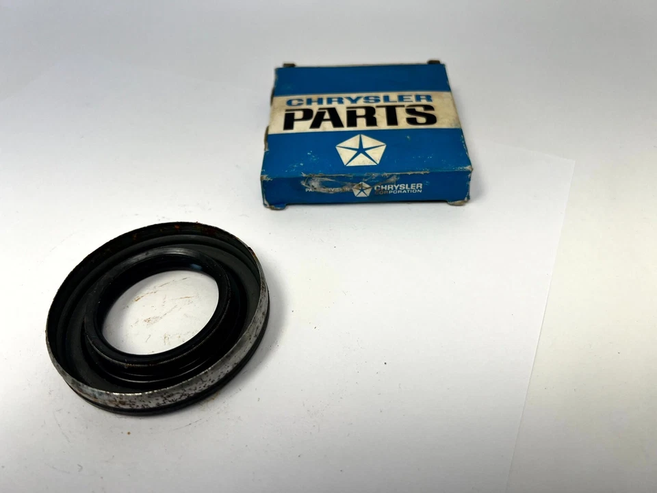 1965 - 1969 年道奇克莱斯勒普利茅斯后轴内轴承油封 2881185 NOS。 — 第 3/4 张图片