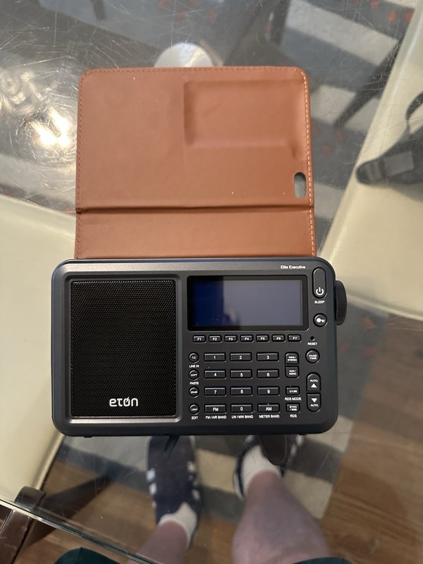 ETON ELITE EXECUTIVE AM FM RADIO SHORTWAVE AIRCRAFT BAND w/ CASE