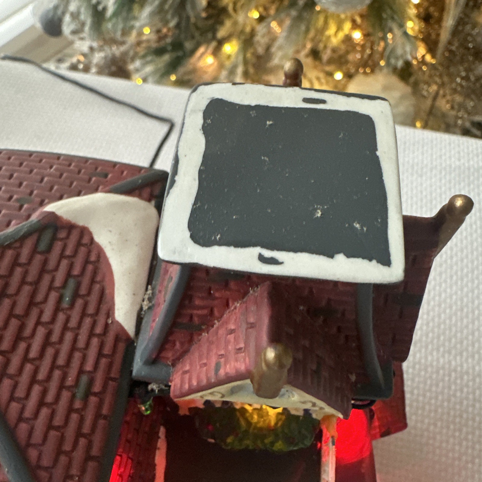 Heartland Valley O'Well Lighted Christmas Village Home Window Views