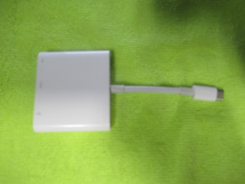 Apple USB-C Digital AV Multiport Adapter Apple A1621 HDMI USB-A Charger Port