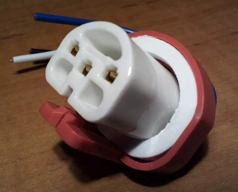 Ceramic Light Bulb Sockets 9004 9007 and 9444 for HB1 HB5 Halogen Headlights - Image 4 of 4