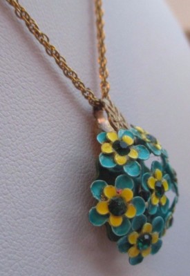 Pendentif Vintage Fleur En Émail Vert Et Jaune - Chaîne Or - Occasion Impeccable