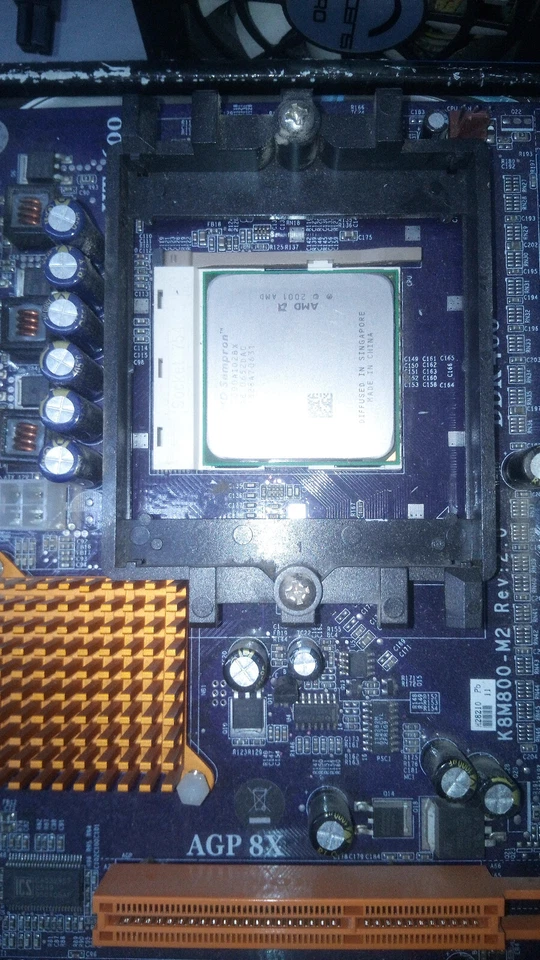 Placa base ECS K8M800-M2 + AMD Sempron 3000+ a 1.8 ghz sock754 + 2 Gb ddr400 - Imagen 2 de 4