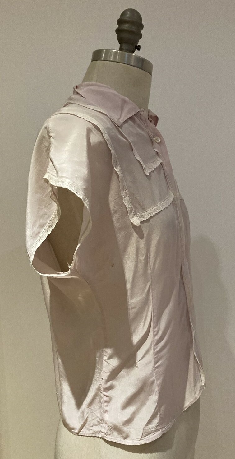 Vintage 1940s Pale Pink Shirt/Blouse with Lace Trim, 19" pit to pit approx. 3