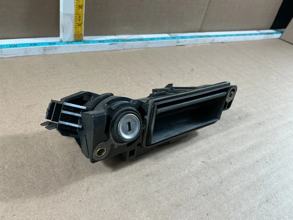 2003 - 2009 Mercedes-Benz E500 alça de trava de porta-malas A2037500693 fabricante de equipamento original - Imagem 4 de 4