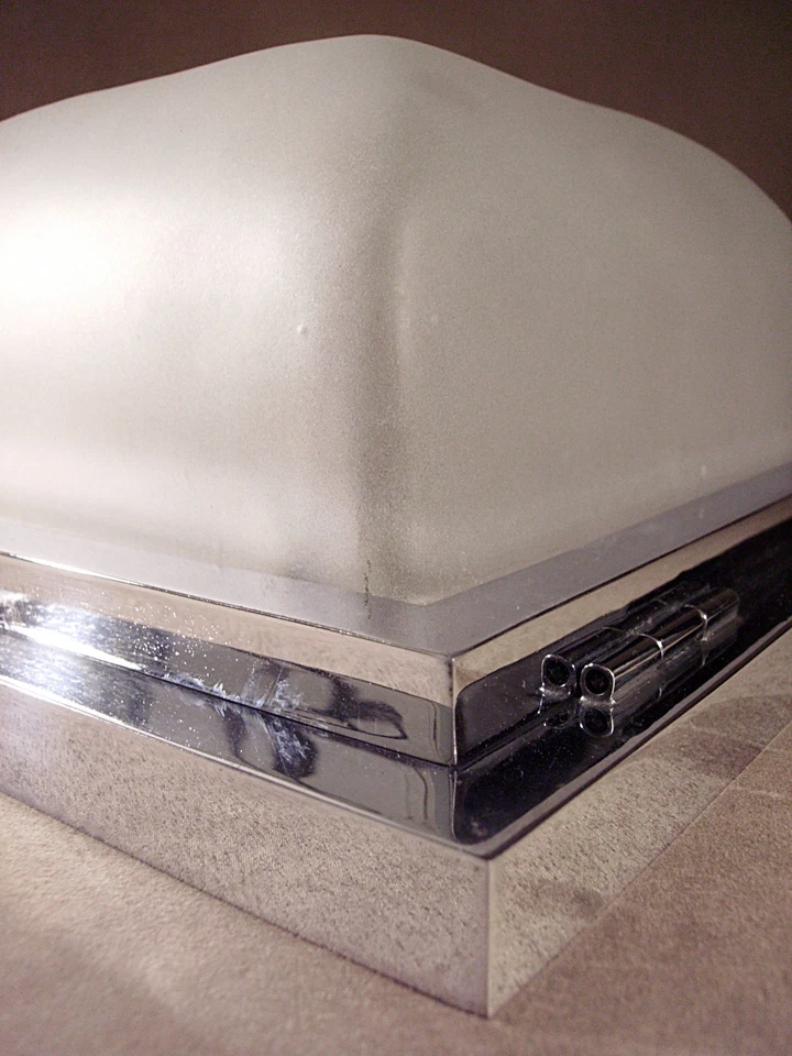 Plafonnier art déco moderniste en laiton chromé et verre dépoli - Photo 4/4