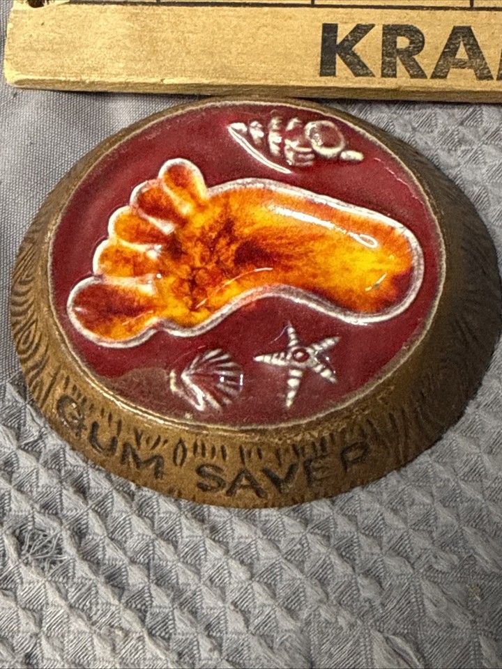 VINTAGE FUNNY WEIRD  3" ACROSS TREASURE CRAFT CHILD FOOT PRINT CERAMIC GUM SAVER