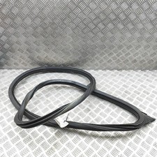 PORSCHE Taycan 9J1 T&uuml;rdichtungsgummi vorne links 9J1831721AL 2023 35643172