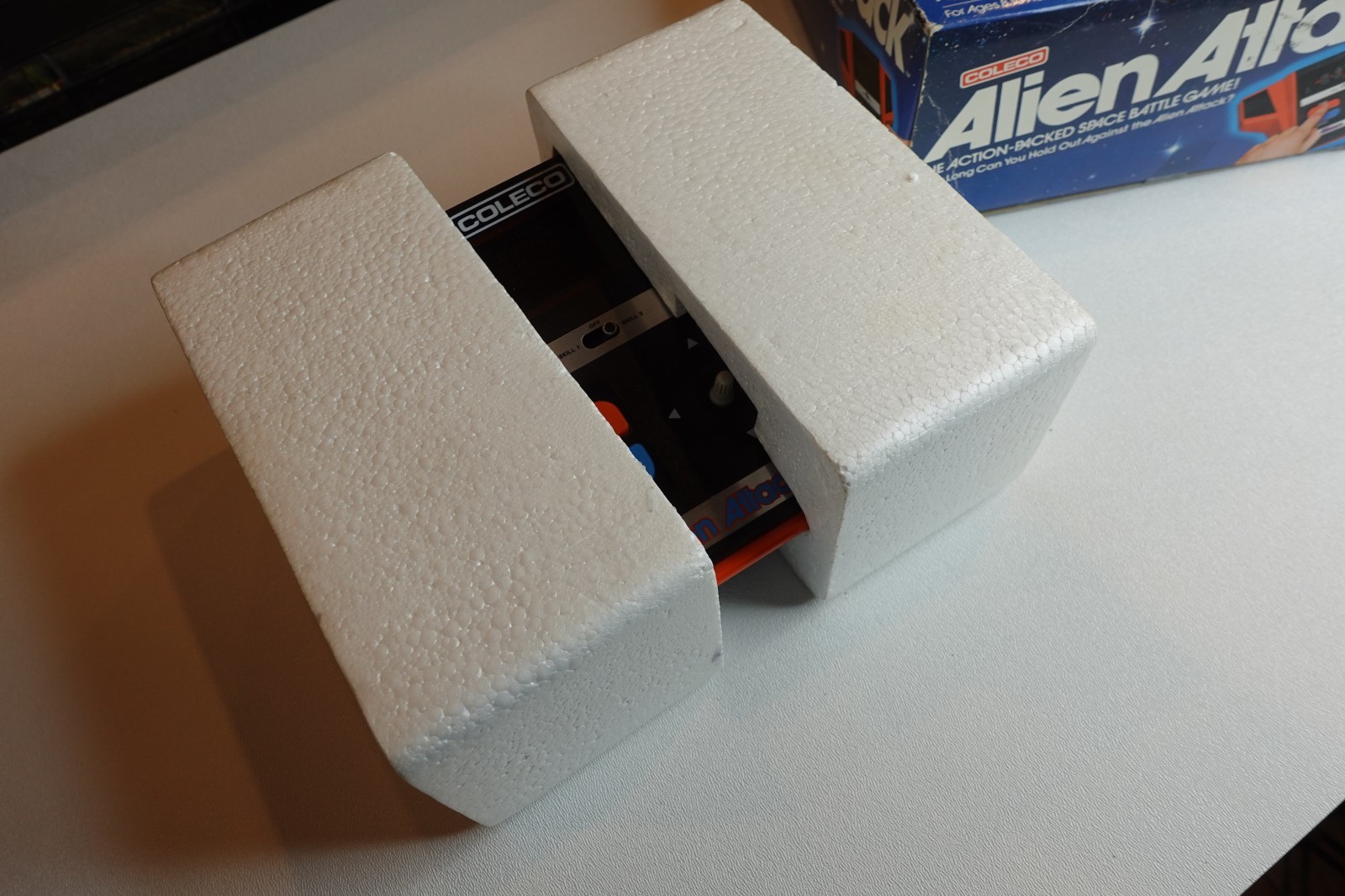 Coleco ALIEN ATTACK  Vintage Electronic Handheld tabletop Video game   R8 NICE