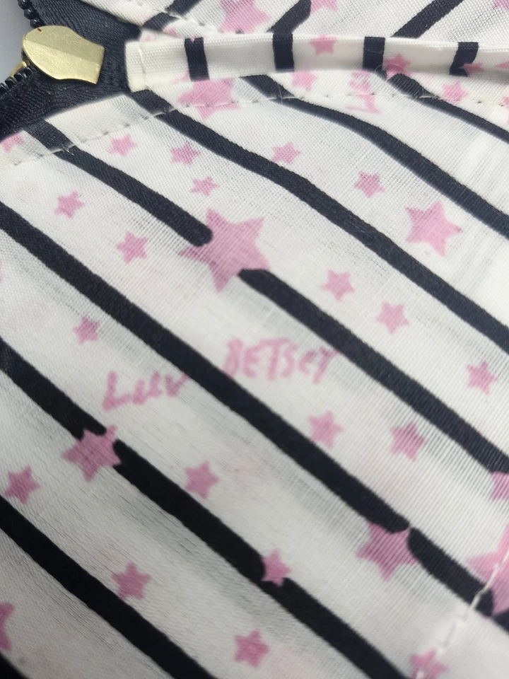 Muñequera Luv Betsey de Betsey Johnson Corazón Negro Blanco Rayas Estampado Fruta... Foto 4 de 4