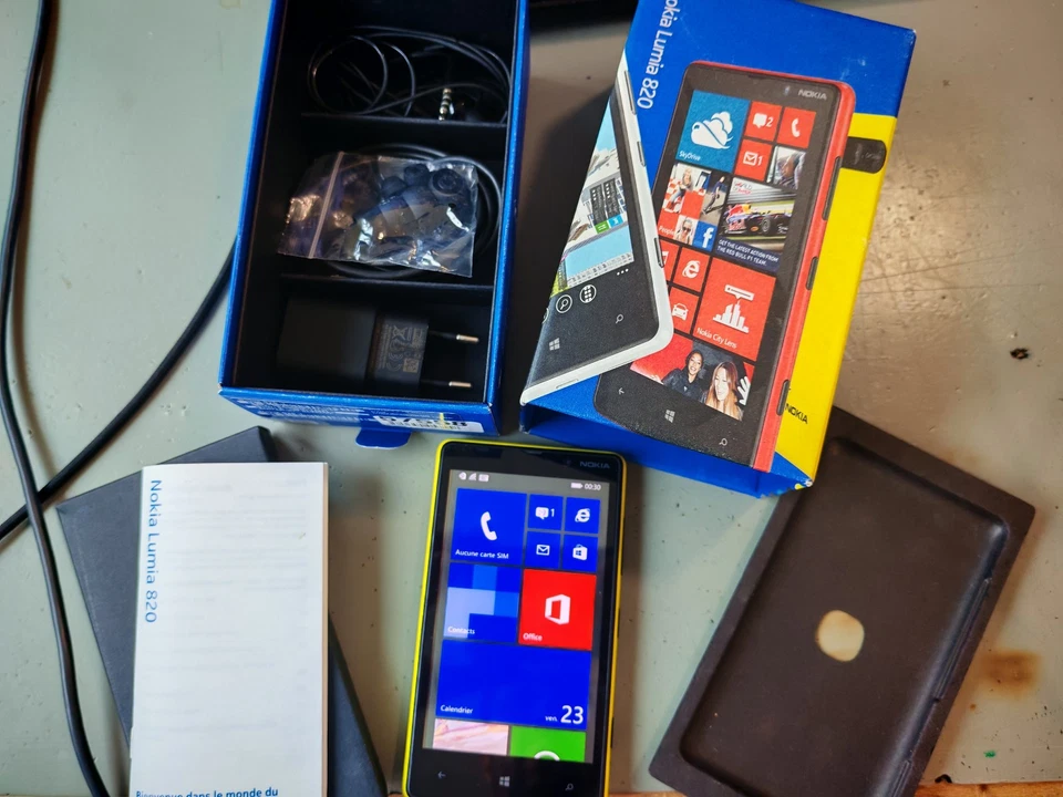 Nokia Lumia 820 Jaune - Tout opérateur (Bien lire l'annonce) - Photo 4/4